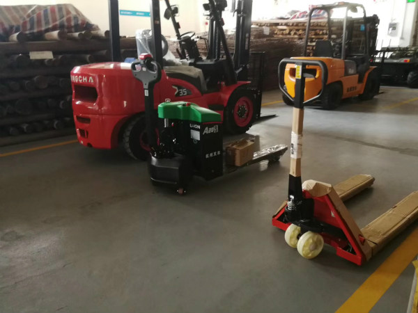 怎么操作叉車才安全？這些危險要規(guī)避！