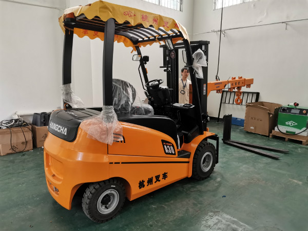 【叉車保養小知識】叉車電池怎樣加水才正確？