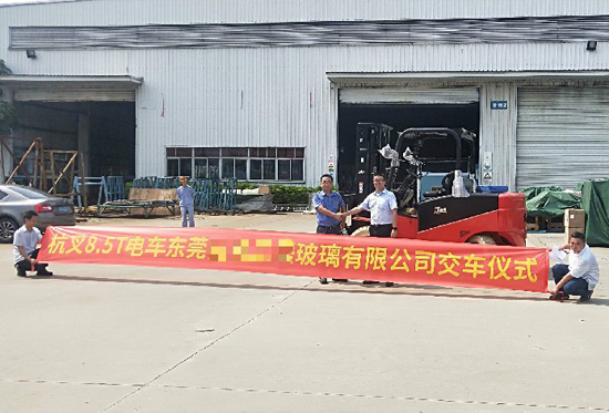 叉車搬運玻璃？要輕拿輕放！